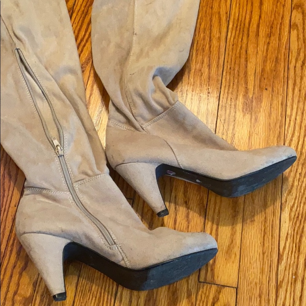 Suede boots